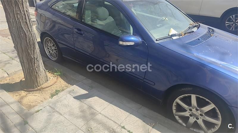 Usado Mercedes C200 163 CV (119 kW) 2002 Azul Berlina