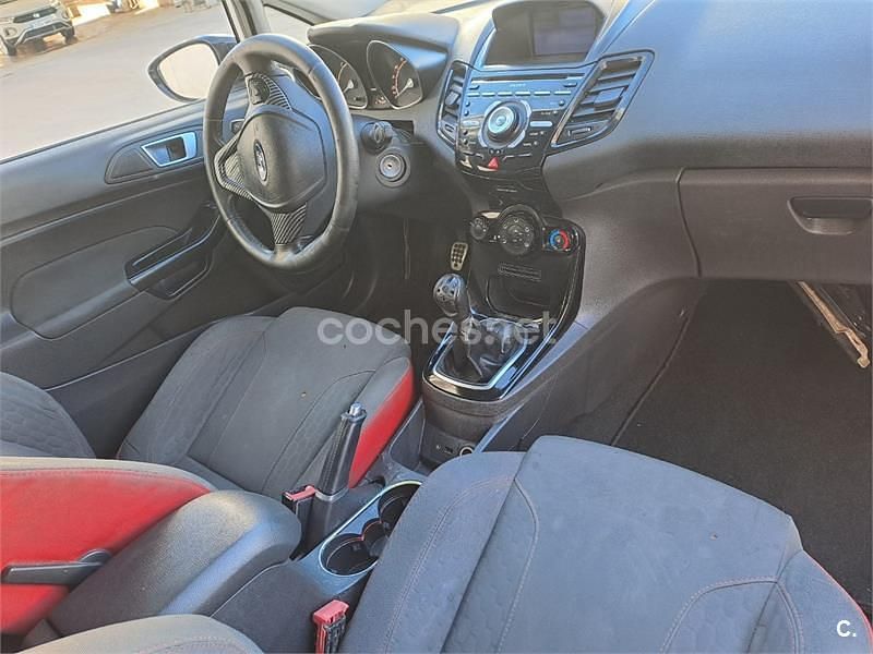 Usado Ford Fiesta Trend 95 CV (69 kW) 2013 Blanco Utilitario