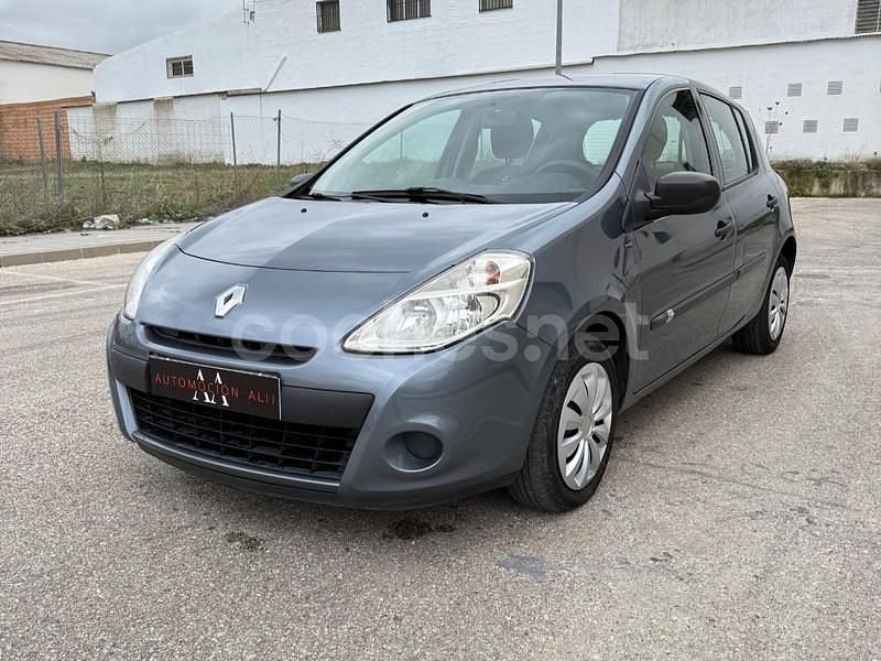 Usado Renault Clio II 75 CV (55 kW) 2011 Gris / plata Berlina