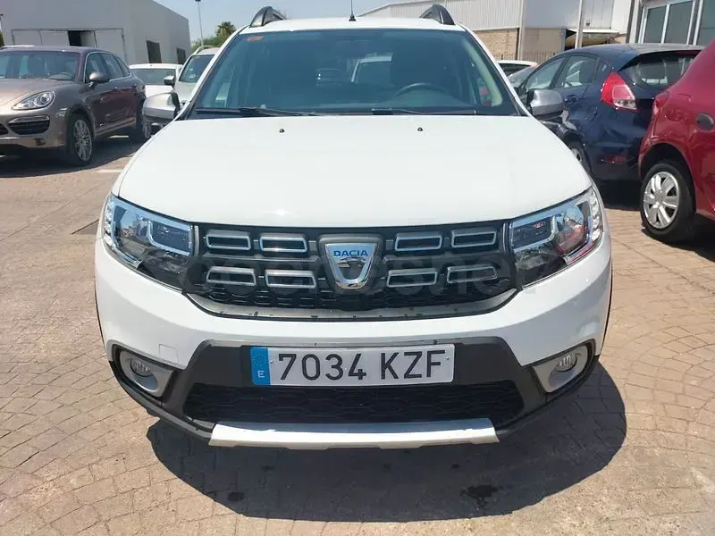 Usado Dacia Sandero Comfort 90 CV (66 kW) 2019 Blanco Berlina
