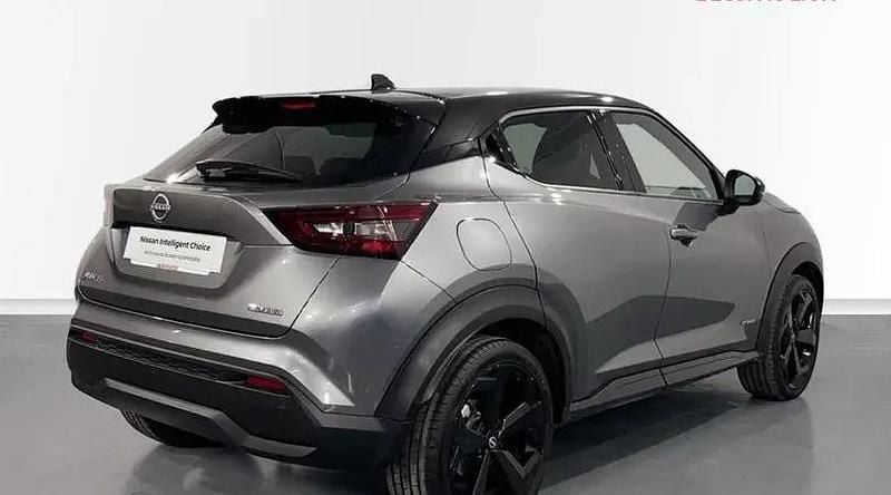 Usado Nissan Juke Tekna 143 CV (105 kW) 2022 Gris con techo negro negro SUV