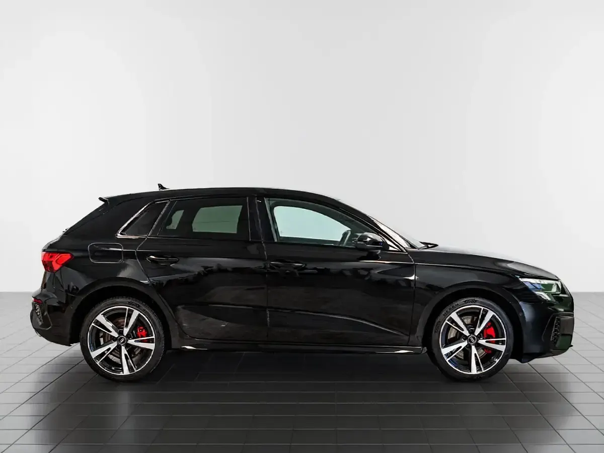 Usado Audi A3 Sportback e-tron Competition 246 CV (180 kW) 2023 Negro Utilitario