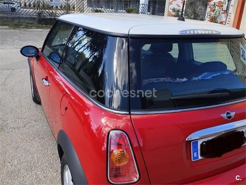 Usado Mini ONE 90 CV (66 kW) 2003 Rojo Utilitario
