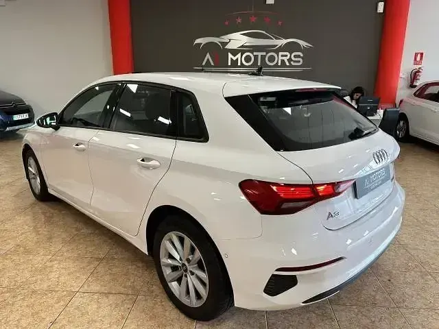 Używany Audi A3 Comfort 110 KM (80 kW) 2020 Biały Sedan/Limuzyna