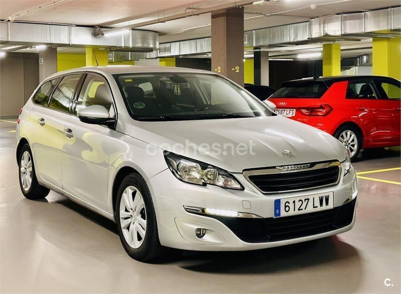 Gris / plata Usado 2015 Peugeot 308 Active Familiar | 6300 € - Imagen 1/4
