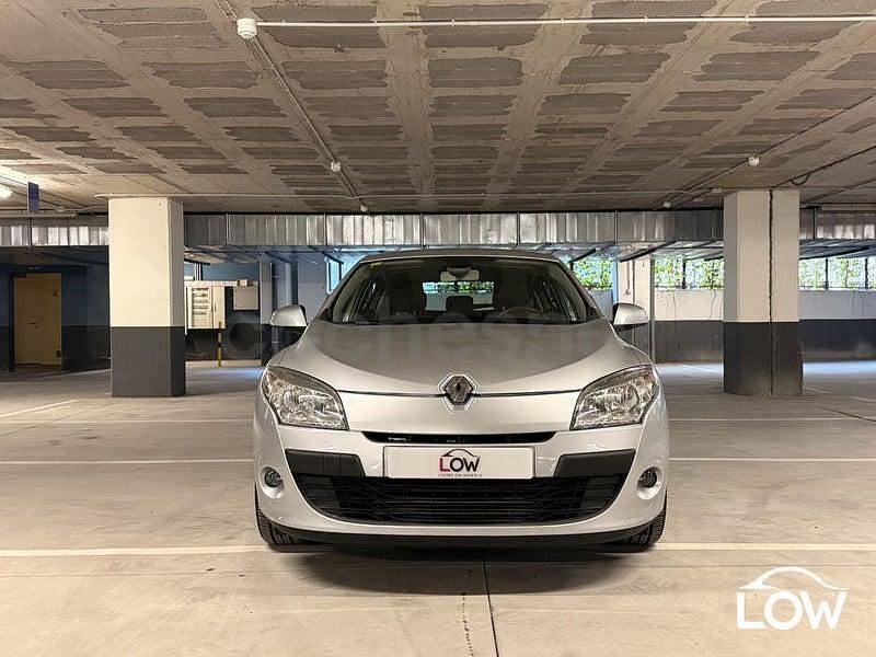 Usado Renault Mégane Dynamique 105 CV (77 kW) 2010 Gris / plata Berlina