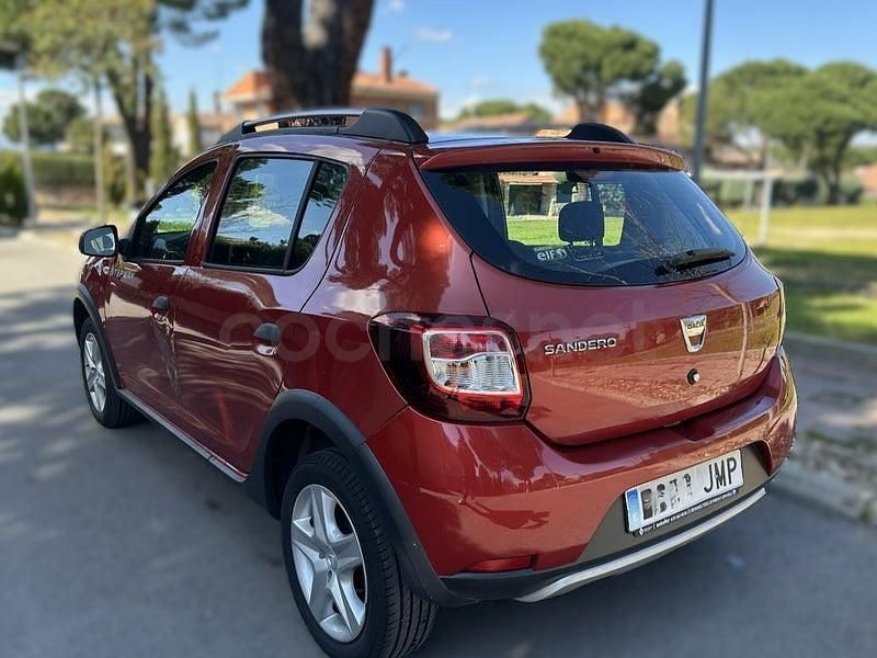 Usado Dacia Sandero Stepway 90 CV (66 kW) 2016 Granate Berlina