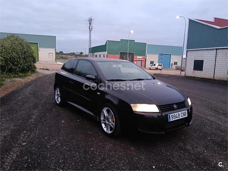 Negro Usado 2003 Fiat Stilo Dynamic Berlina | 1550 € (Precio justo) - Imagen 1/4