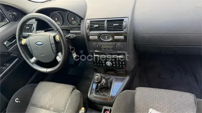 Usado Ford Mondeo Trend 155 HP (114 kW) 2006 Cinzento Carrinha