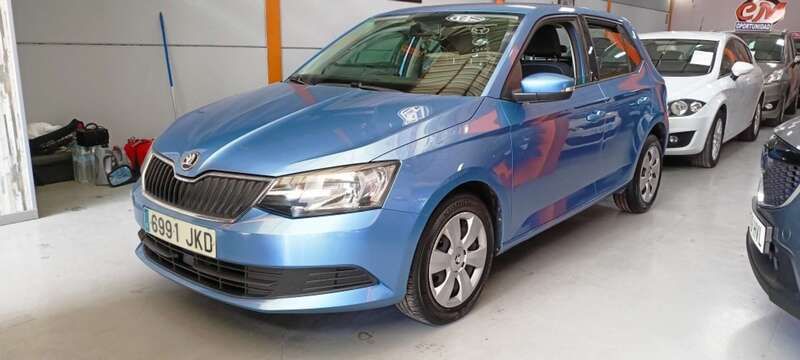 Celeste Usado 2015 Skoda Fabia Ambition Utilitario | 8200 € (Precio justo) - Imagen 1/4