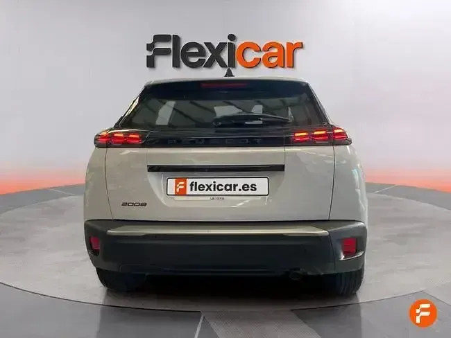 Usado Peugeot 2008 Allure 100 CV (73 kW) 2024 Blanco SUV