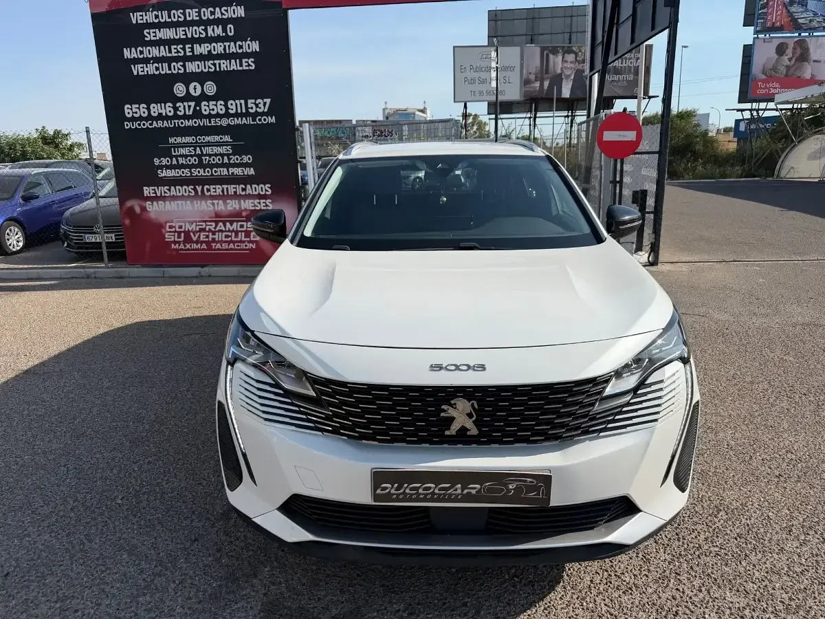 Usado Peugeot 5008 Allure 130 CV (95 kW) 2022 Blanco SUV