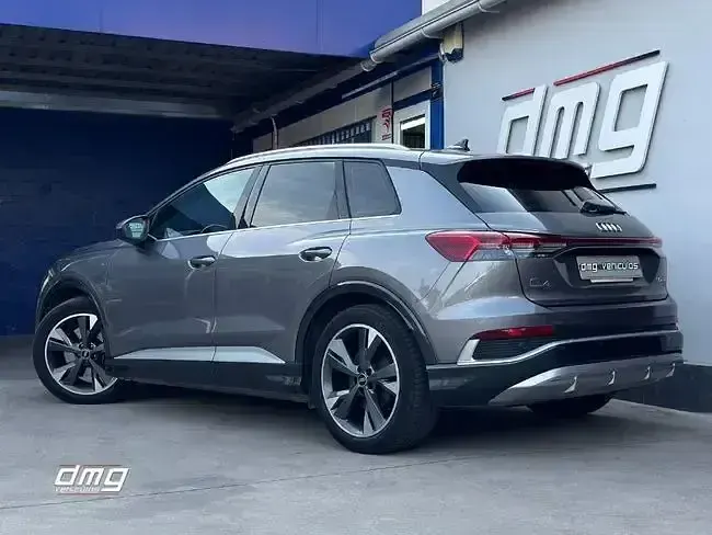 Usado Audi Q4 e-tron S-Line 219 kW (299 CV) 2022 Gris SUV