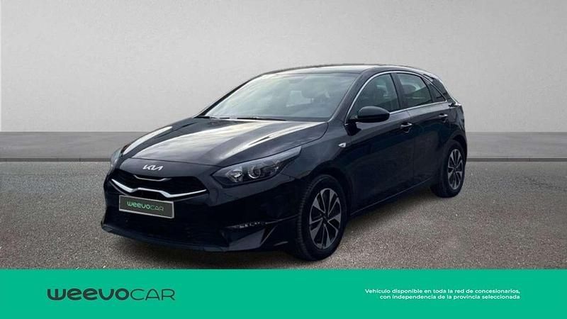 Usado Kia Ceed 101 CV (74 kW) 2024 Negro Utilitario
