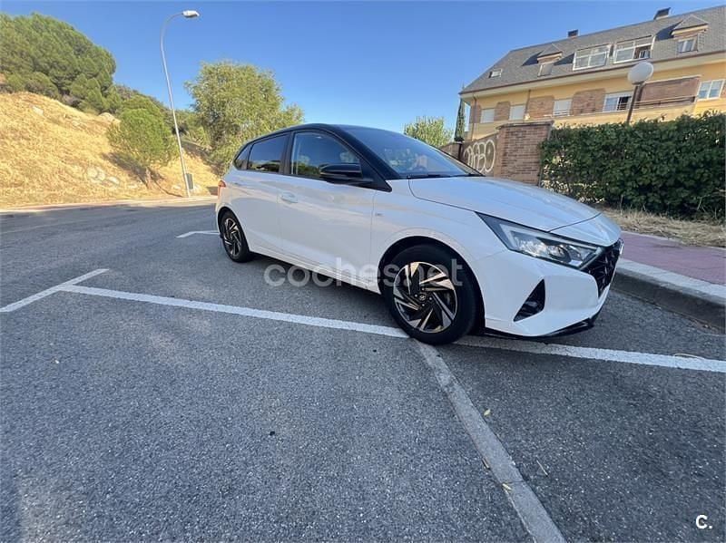 Usado Hyundai i20 100 CV (73 kW) 2021 Blanco Berlina