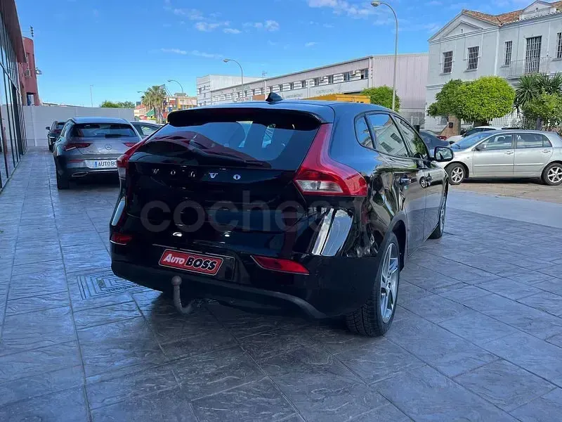 Usado Volvo V40 Momentum 120 CV (88 kW) 2018 Negro Berlina