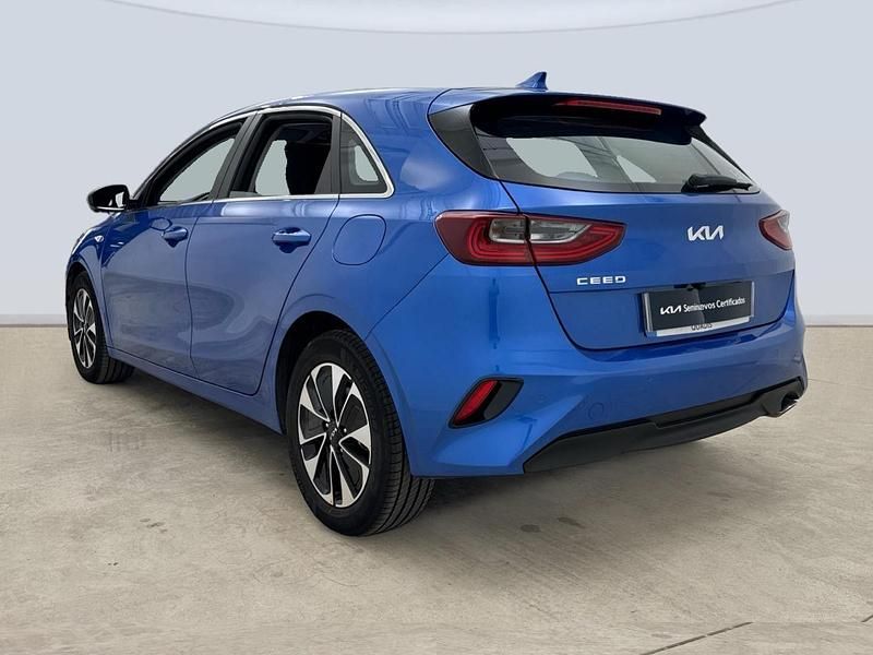 Usado Kia Ceed 101 CV (74 kW) 2024 Azul Utilitario