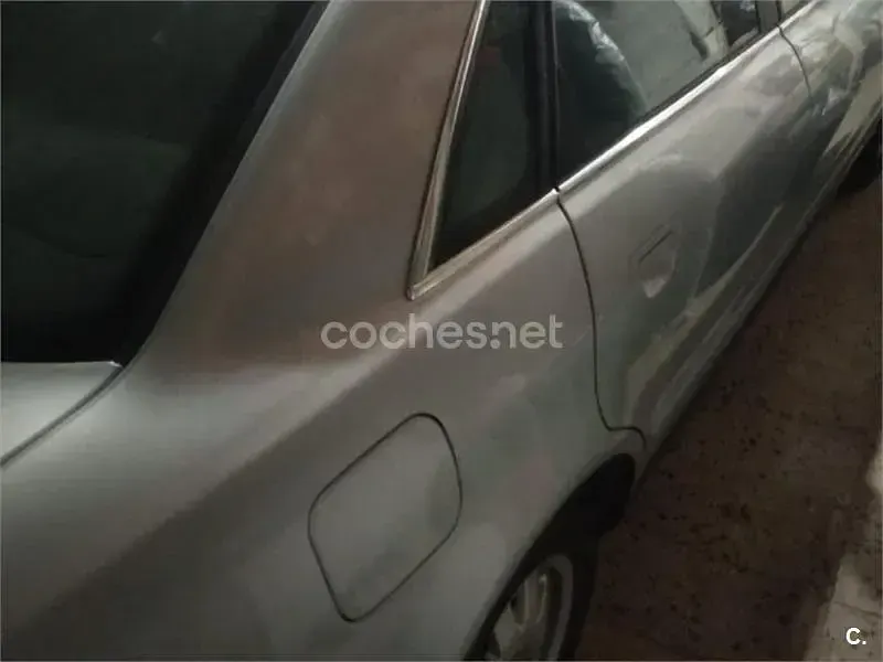 Usado Audi A4 150 CV (110 kW) 1998 Gris / plata Berlina
