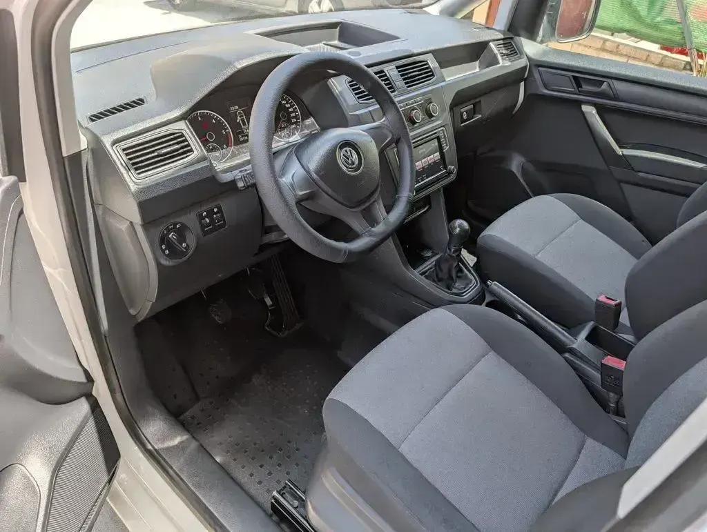 Usado VW Caddy 102 CV (75 kW) 2019 Blanco Monovolumen