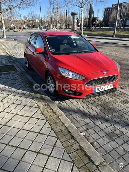 Usado Ford Focus Trend 125 CV (91 kW) 2018 Rojo Berlina