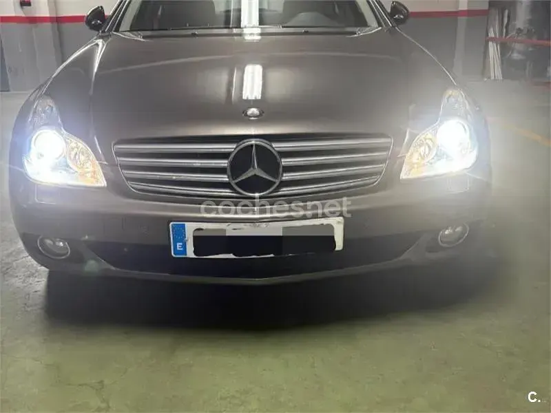 Usado Mercedes CLS320 224 CV (164 kW) 2006 Gris / plata Coupe