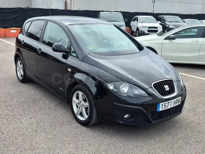 Usado Seat Altea Ecomotive 105 CV (77 kW) 2013 Negro Monovolumen