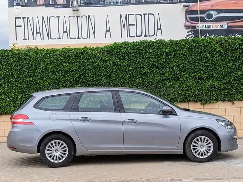 Usado Peugeot 308 SW Business-Line 100 CV (73 kW) 2017 Gris / plata Familiar
