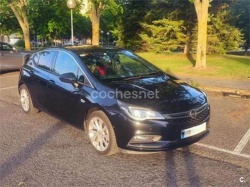 Usado Opel Astra Dynamic 150 CV (110 kW) 2016 Negro Berlina
