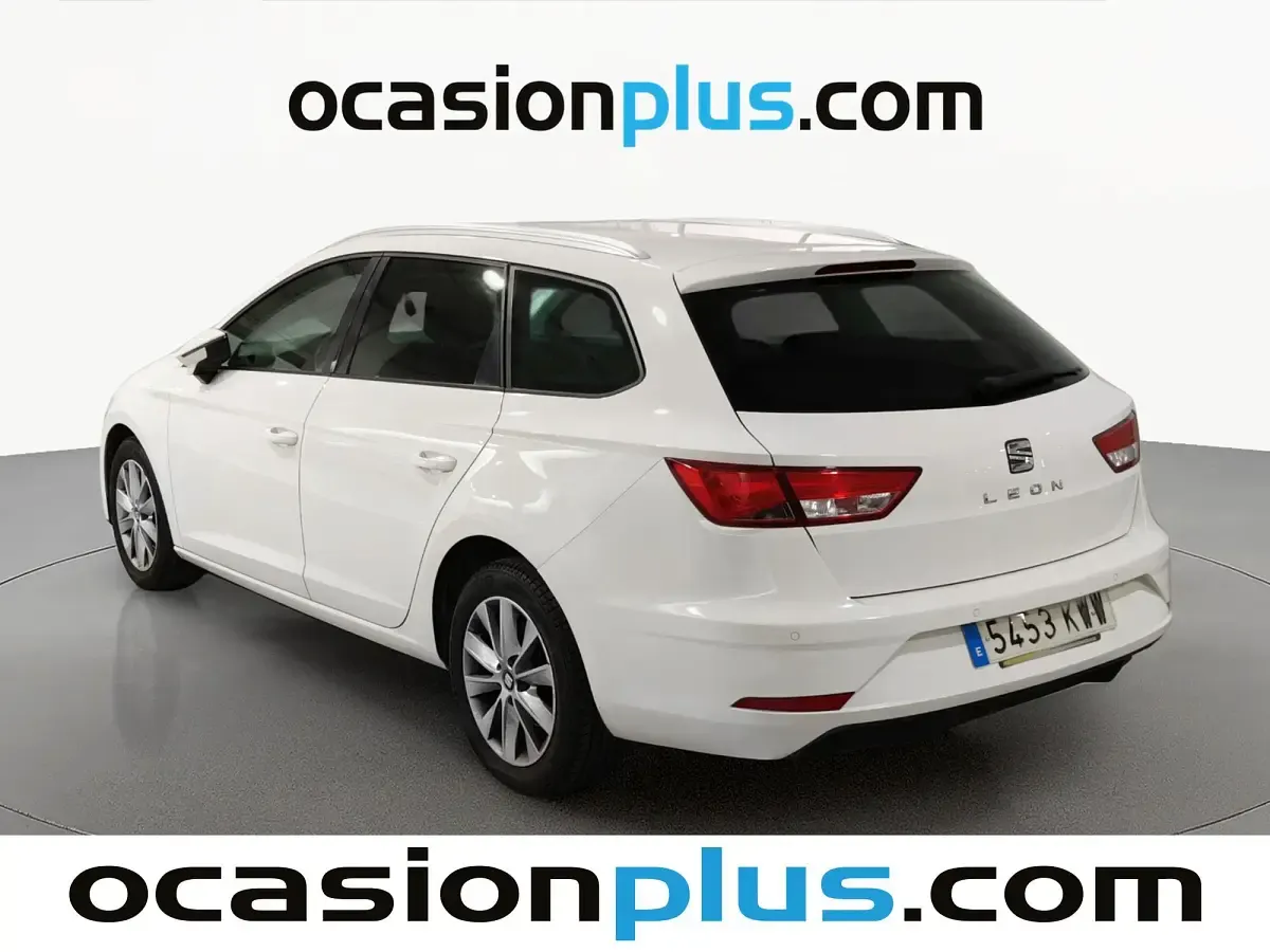 Usado Seat Leon ST Style 131 CV (96 kW) 2019 Blanco Familiar