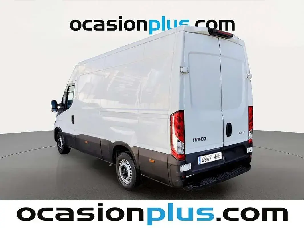 Usado Iveco Daily 156 CV (114 kW) 2023 Blanco Van