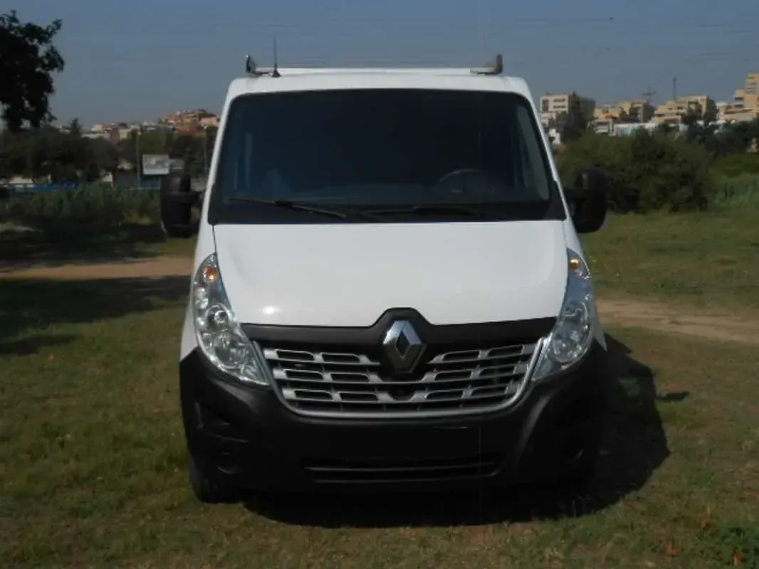 Usado Renault Master 110 CV (80 kW) 2018 Blanco Van