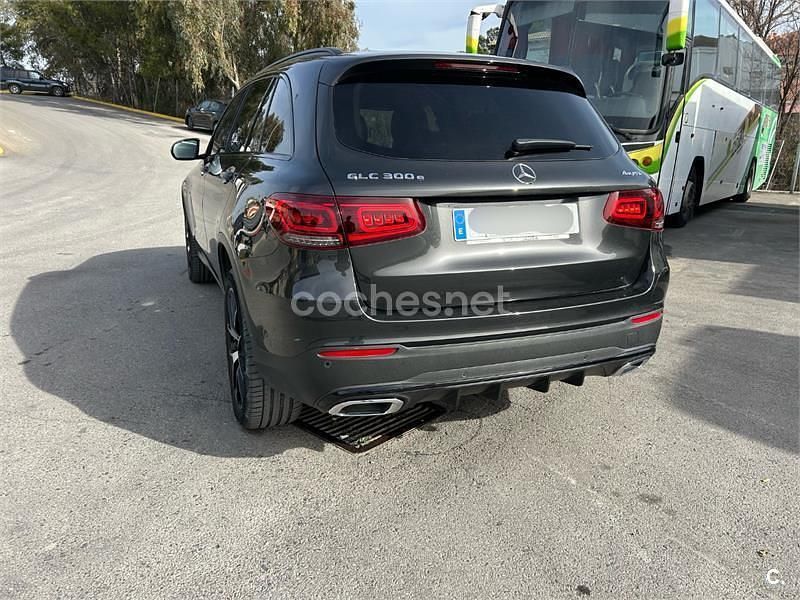 Usado Mercedes GLC300e 320 CV (235 kW) 2020 Gris / plata SUV