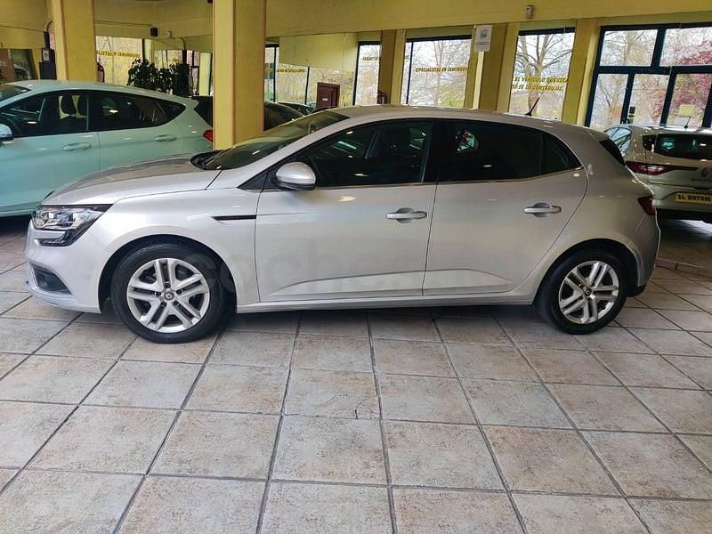 Usado Renault Mégane IV Business 95 CV (69 kW) 2020 Gris / plata Berlina