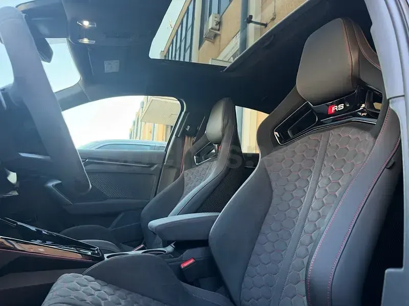 Usado Audi RS3 400 CV (294 kW) 2025 Negro Berlina