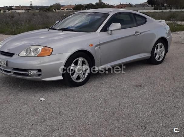 Usado Hyundai Coupé 105 CV (77 kW) 2003 Gris / plata Coupe