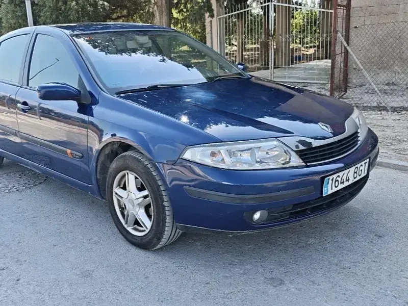 Usado Renault Laguna II Dynamique 120 CV (88 kW) 2002 Azul Berlina