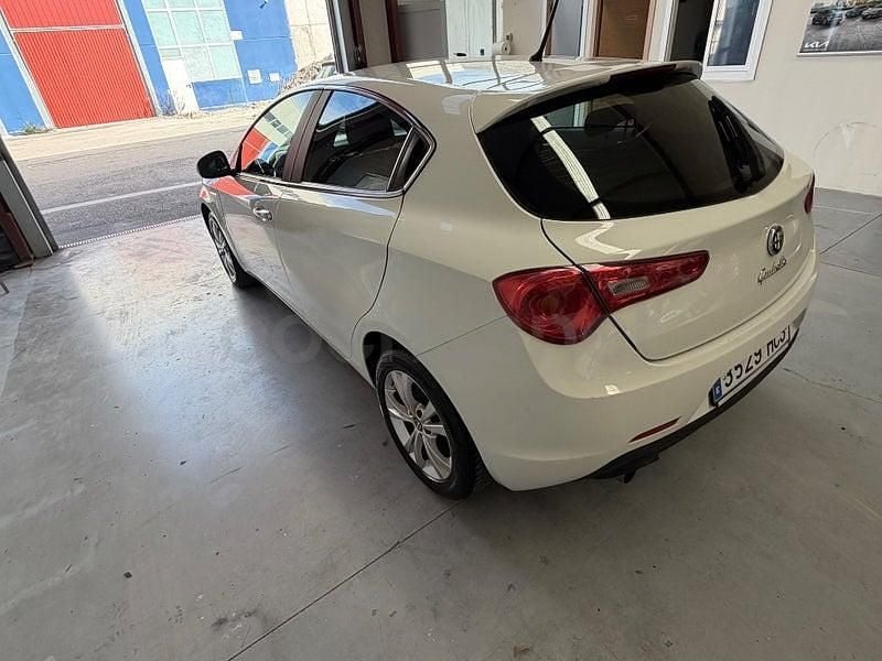 Usado Alfa Romeo Giulietta Progression 105 CV (77 kW) 2011 Blanco Utilitario
