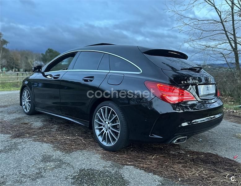 Usado Mercedes CLA220 Shooting Brake AMG line 177 CV (130 kW) 2015 Negro Familiar