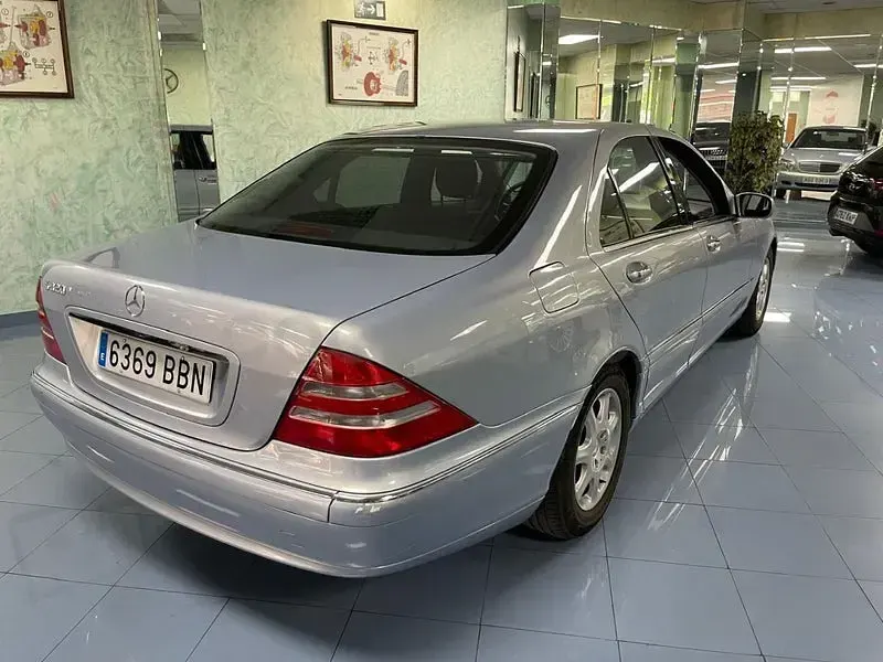Usado Mercedes S320 224 CV (164 kW) 2001 Gris / plata Berlina