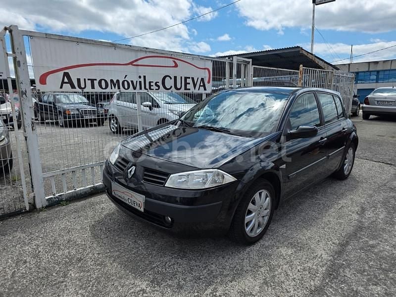 Negro Usado 2003 Renault Mégane II Authentique Berlina | 2900 € - Imagen 1/4