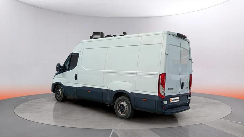 Usado Iveco Daily 156 CV (114 kW) 2023 Blanco Berlina