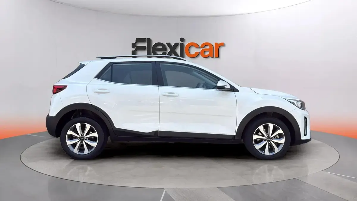 Usado Kia Stonic 84 CV (61 kW) 2023 Blanco SUV