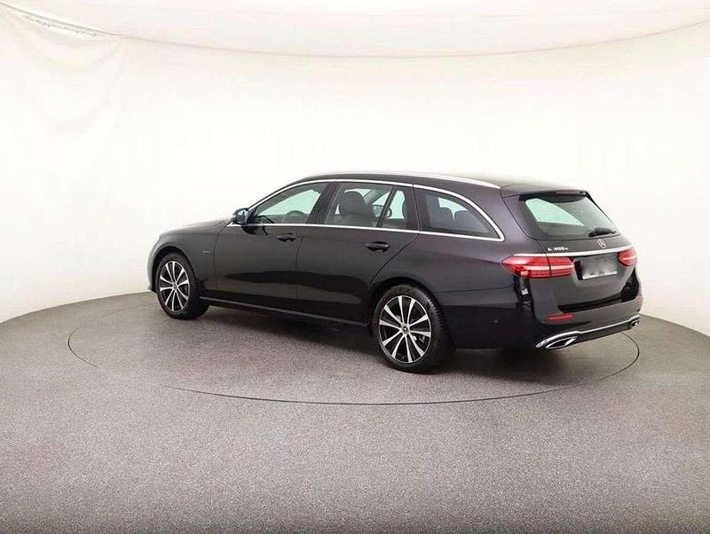 Usado Mercedes E300 211 CV (155 kW) 2021 Negro Familiar