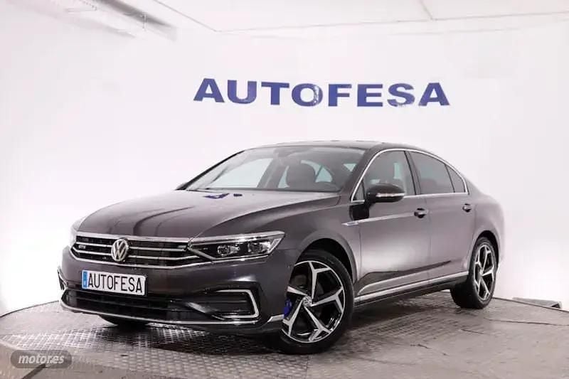 Negro Usado 2020 VW Passat Executive Berlina | 24.850 € (Un poco caro) - Imagen 1/4