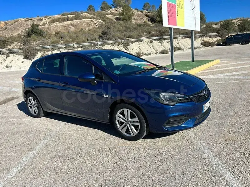 Usado Opel Astra Ultimate 122 CV (89 kW) 2021 Azul Berlina