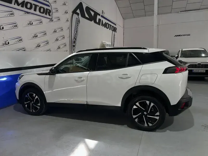Usado Peugeot 2008 Allure 110 CV (80 kW) 2022 Blanco SUV