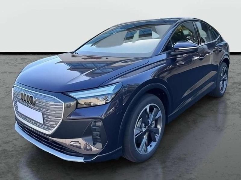 Burdeos Usado 2025 Audi Q4 Sportback e-tron Sport SUV | 47.990 € (Precio justo) - Imagen 1/4