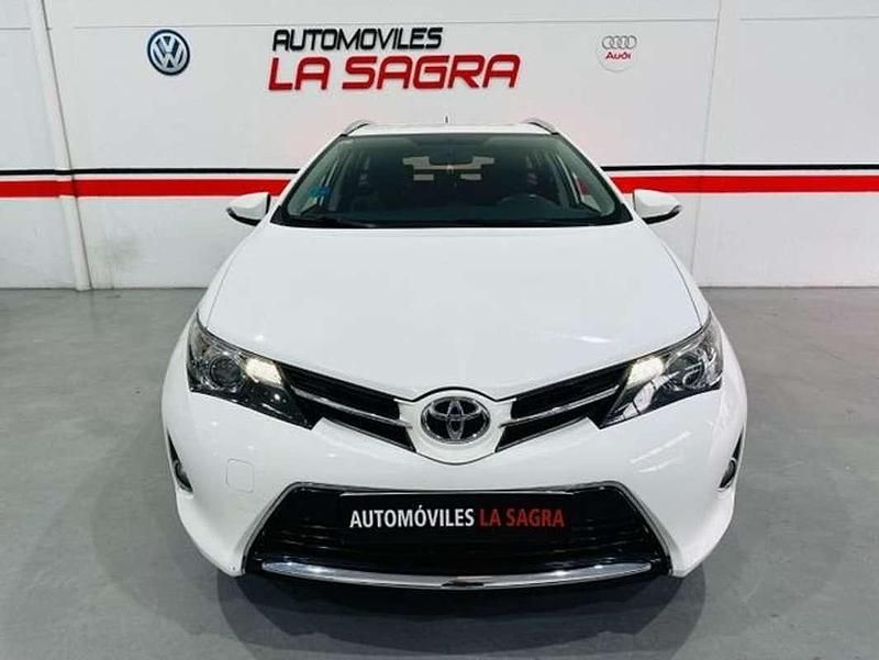 Usado Toyota Auris Touring Sports Business Edition 132 CV (97 kW) 2015 Blanco Familiar