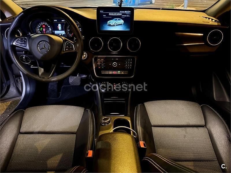 Usado Mercedes CLA220 177 CV (130 kW) 2017 Gris / plata Berlina