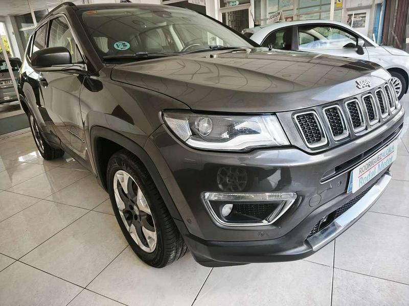 Usado Jeep Compass Limited 120 CV (88 kW) 2020 Gris SUV
